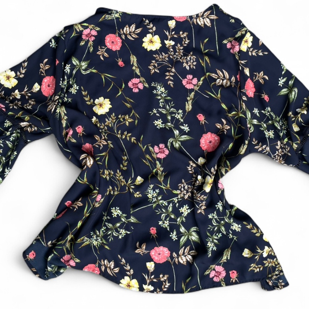 Belle sky- navy floral blouse - Picture 4 of 4